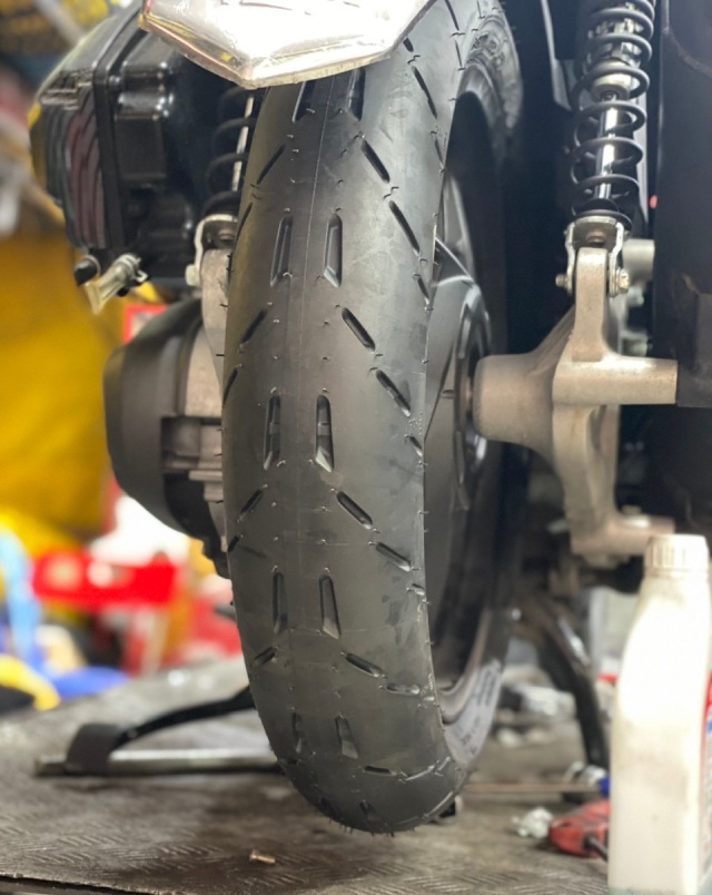 Thiết kế gai lốp thể thao độc đáo của Michelin Pilot Moto GP