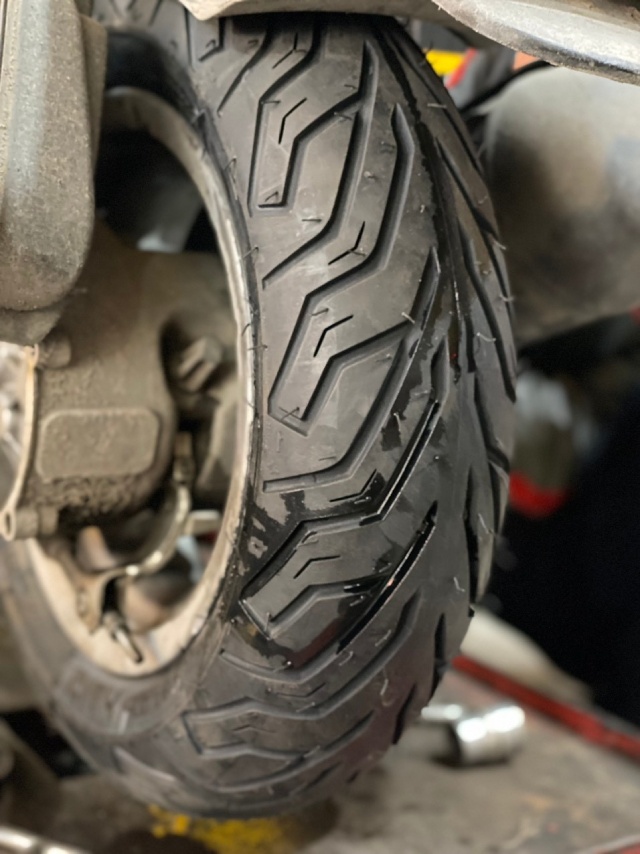 Thiết kế lốp Michelin City Grip cho xe Zip