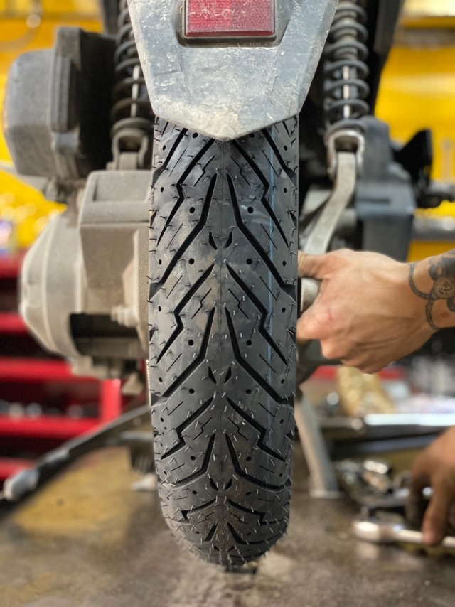 Thiết kế lốp Pirelli Angel Scooter cho xe Medley