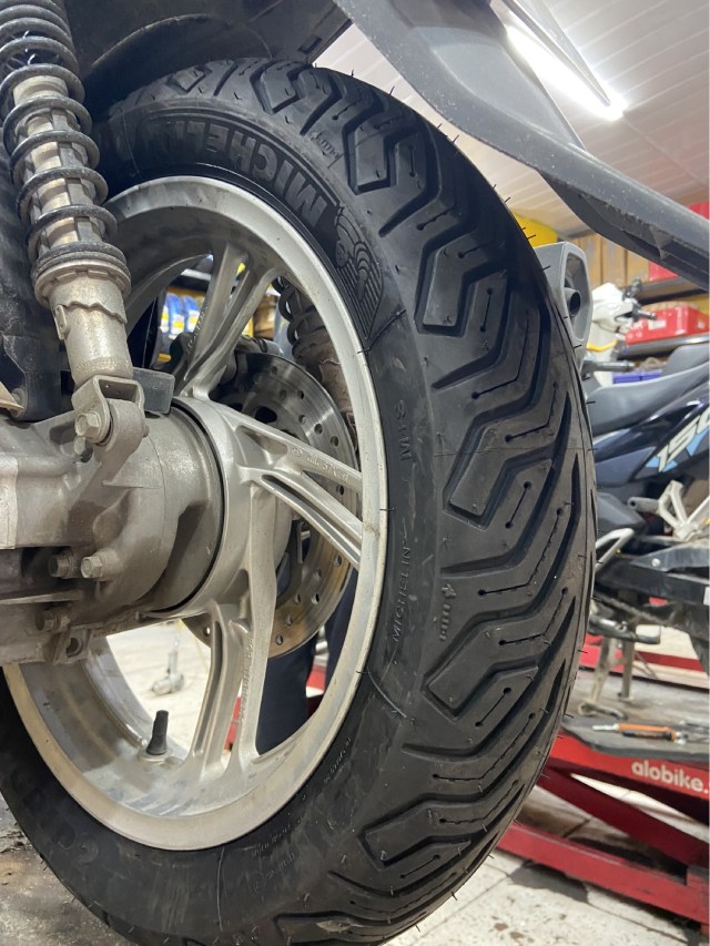 Thiết kế gai lốp Michelin City Grip 2 cho xe Medley